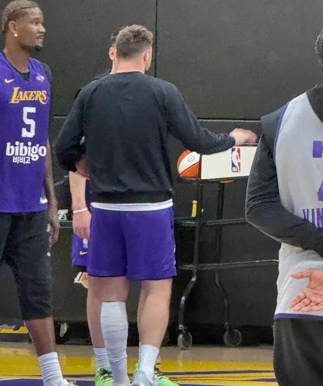 湖人队惨败后更衣室爆发冲突，主帅回应，不能发现还是国家运行我的简介.的简单介绍