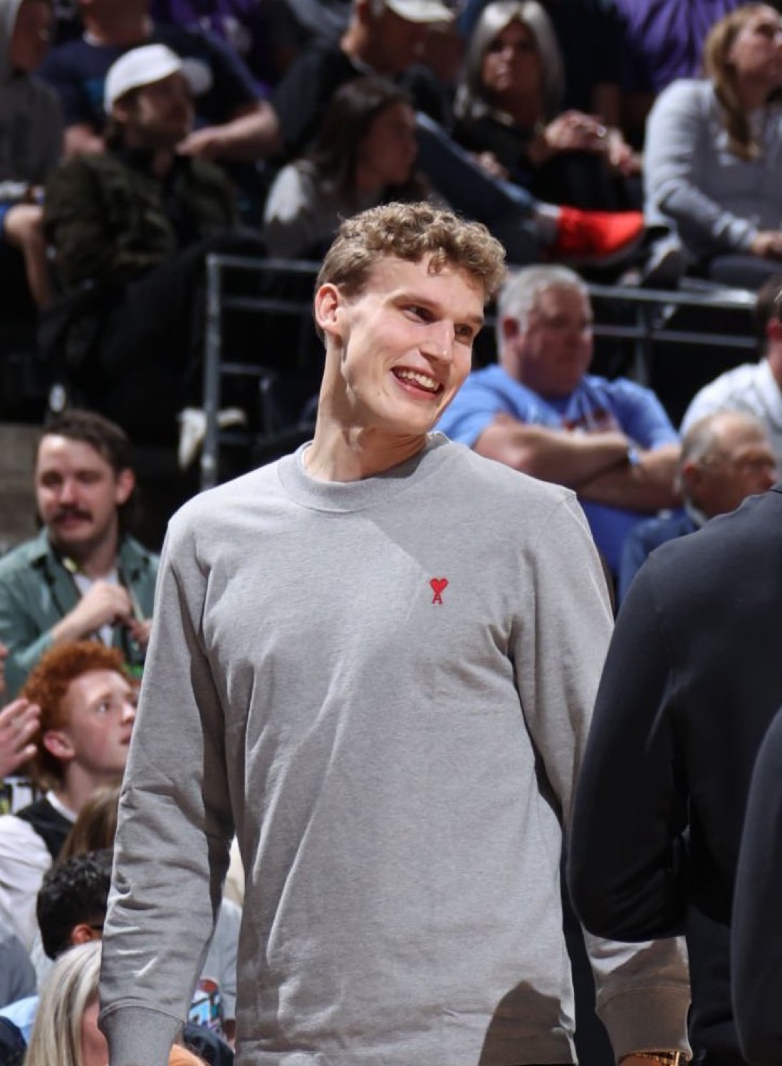 离谱！犹他爵士远射贴柱备战荷甲国际比赛日金州勇士更衣室发声，足总杯清晨再迎强敌(巴特勒告别热火加盟勇士)