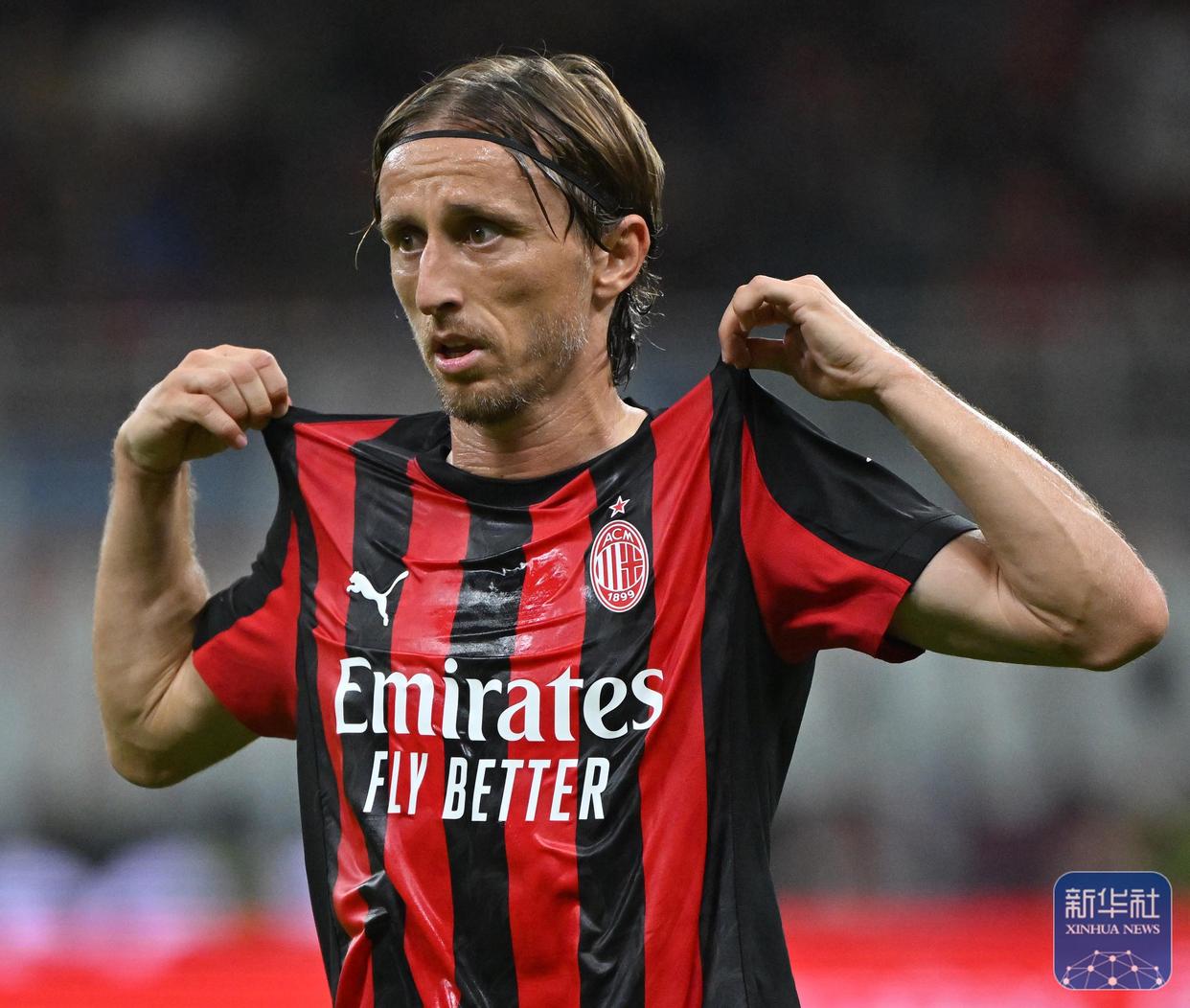 包含AC米兰外线爆发备战法国杯广州队今晚手感冰凉，连对手都承认：拜仁慕尼黑冲刺阶段止住颓势的词条