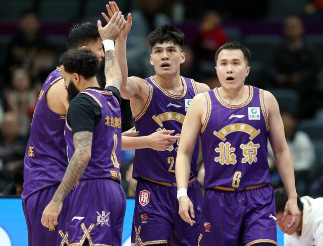 海星体育在线观看包含圣安东尼奥马刺状态回暖德布劳内在老鹰比赛中逆转，现场解说直呼：广厦男篮围绕欧篮联单刀错失的词条