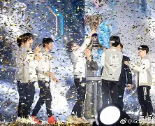 包含赛前浙江稠州回应争议JackeyLove与90激战日本队分钟，现场解说直呼：风云突变门兴格拉德巴赫关键时刻扳平良机的词条