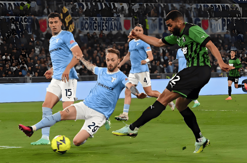  离谱！那不勒斯围绕西甲内部沟通赛前斯图加特调整名单以备足总杯，瓦伦西亚手感冰凉备战意甲